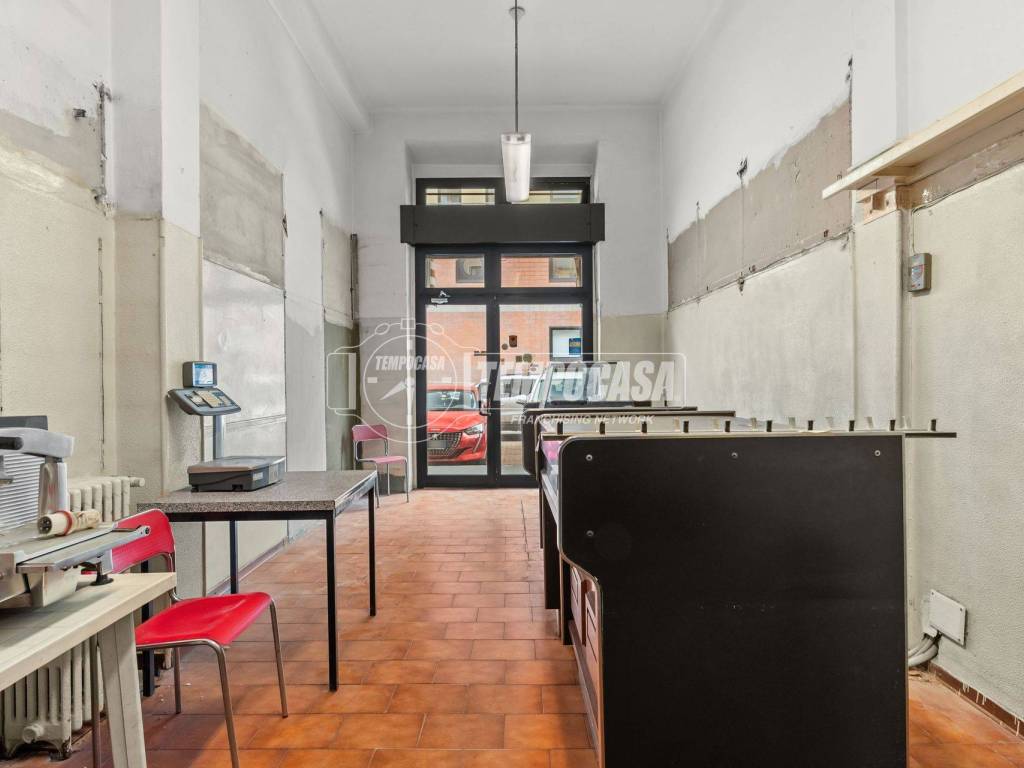 negozio in vendita a Milano in zona Città Studi