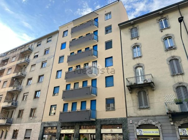 appartamento in vendita a Milano in zona Lorenteggio