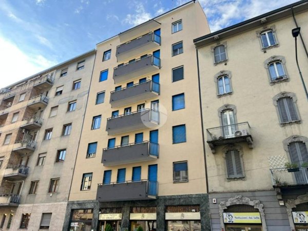 appartamento in vendita a Milano in zona Lorenteggio
