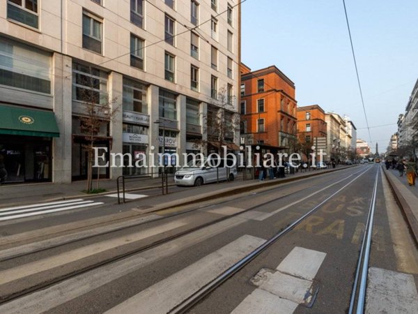 negozio in vendita a Milano in zona Guastalla