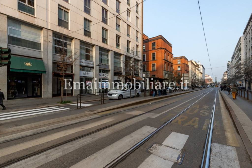 negozio in vendita a Milano in zona Guastalla