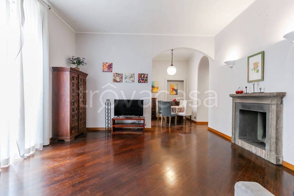 appartamento in vendita a Milano in zona Sant'Ambrogio