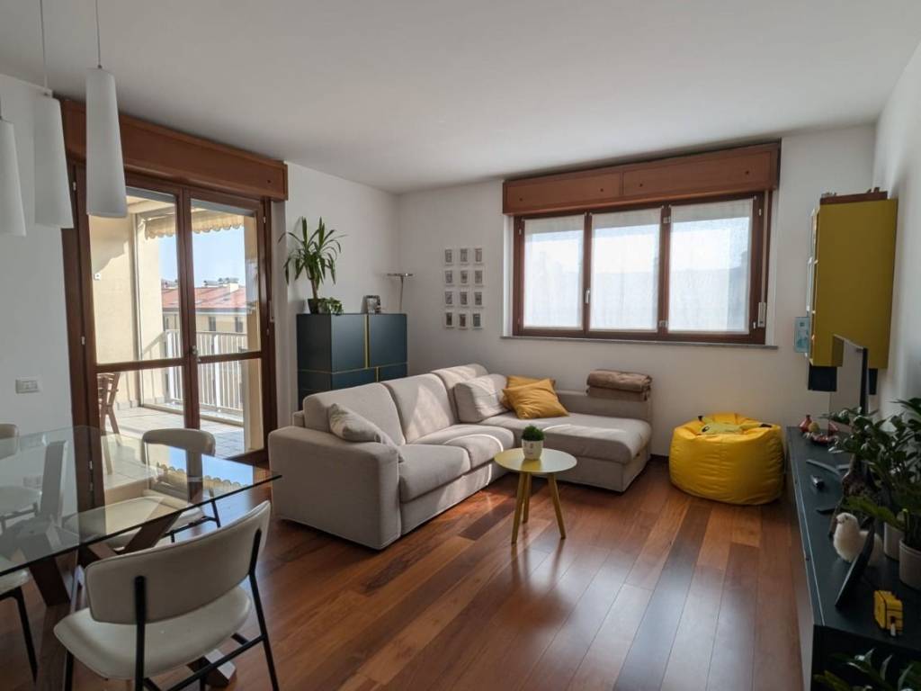 appartamento in vendita a Milano in zona Famagosta