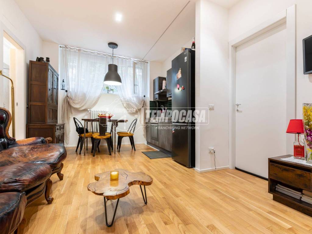 appartamento in vendita a Milano in zona Lorenteggio