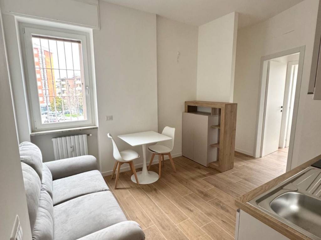 appartamento in vendita a Milano in zona Famagosta