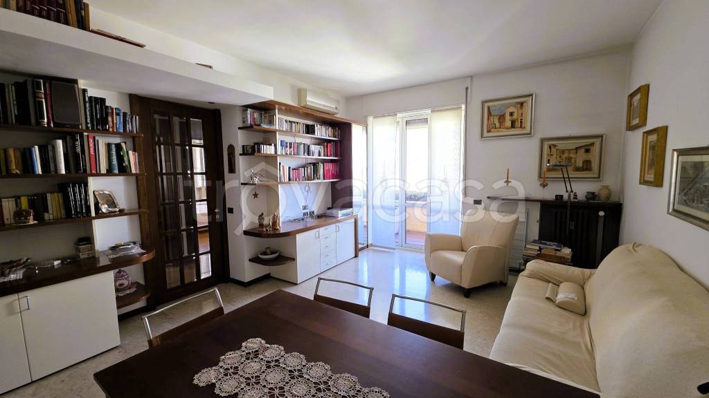appartamento in vendita a Milano in zona Lorenteggio