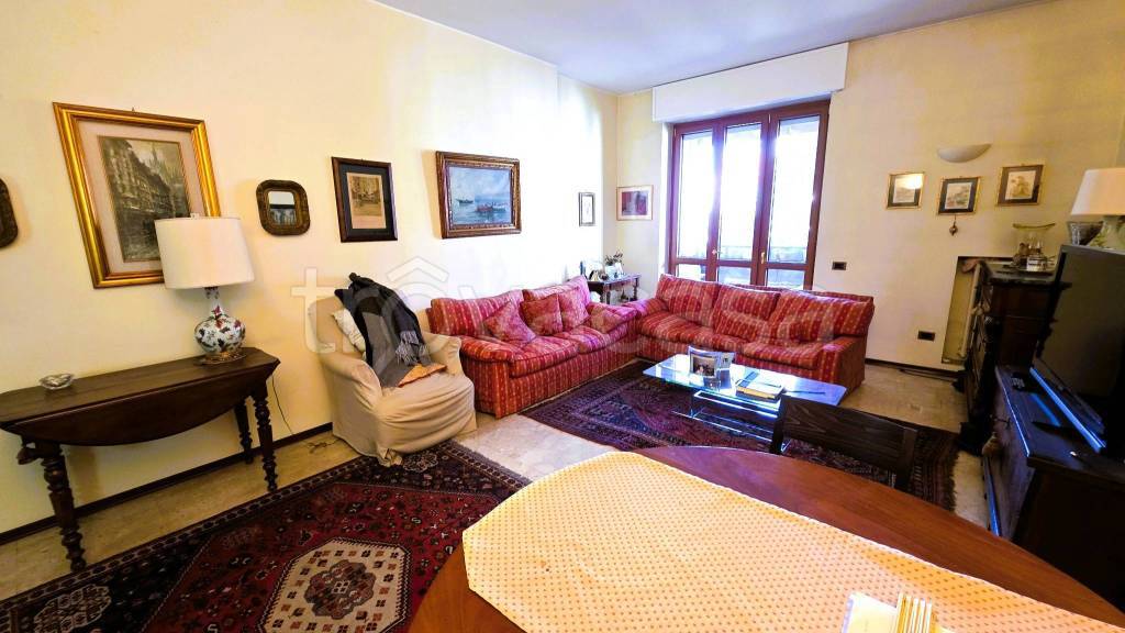 appartamento in vendita a Milano in zona Lorenteggio