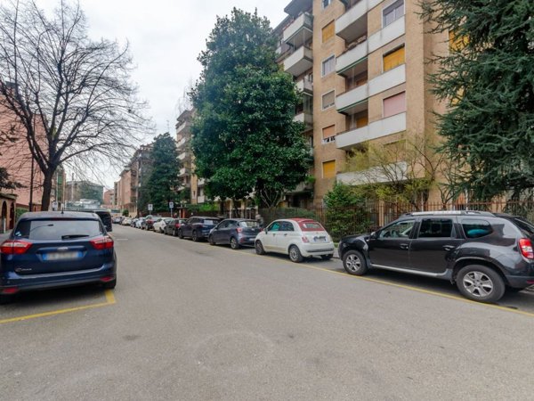 ufficio in vendita a Milano in zona Rembrandt