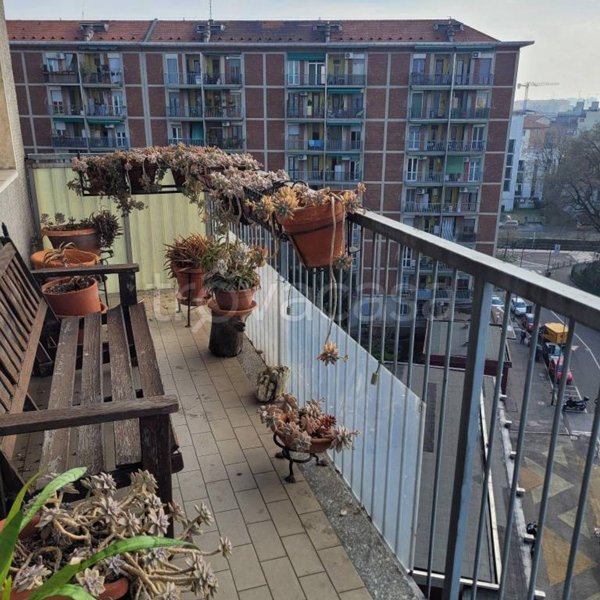 appartamento in vendita a Milano in zona Famagosta
