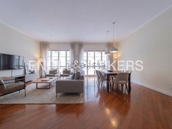 appartamento in vendita a Milano in zona Guastalla