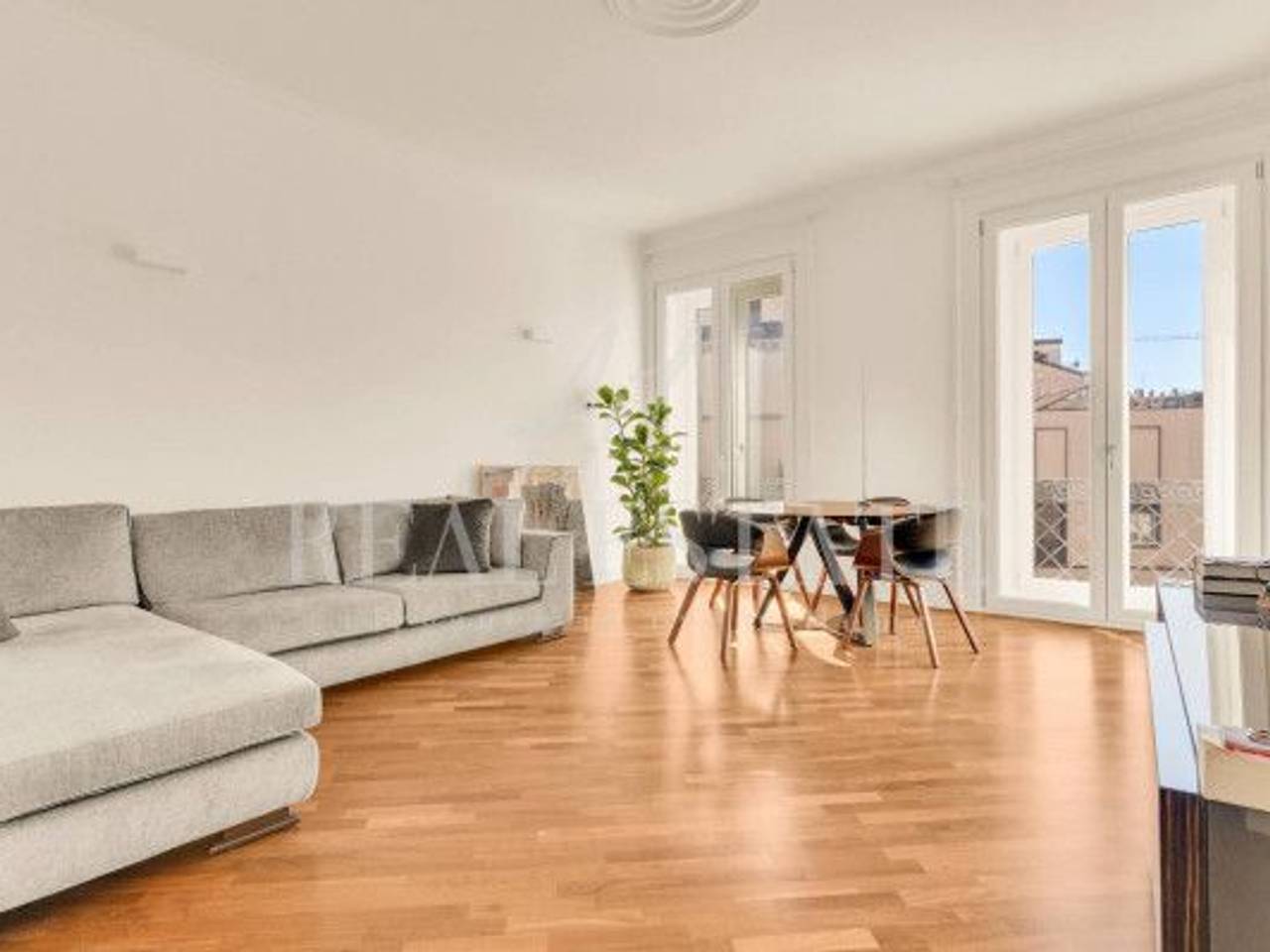 appartamento in vendita a Milano in zona Sempione