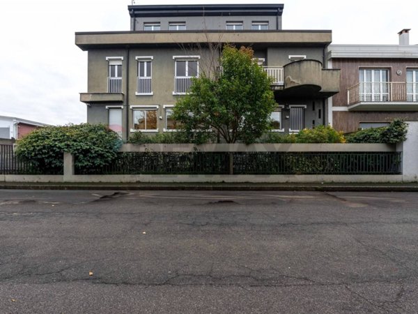 capannone in vendita a Milano in zona Ponte Lambro