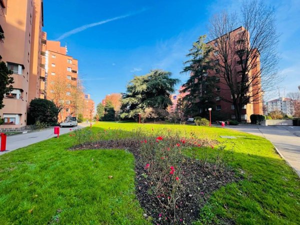 appartamento in vendita a Milano in zona Baggio