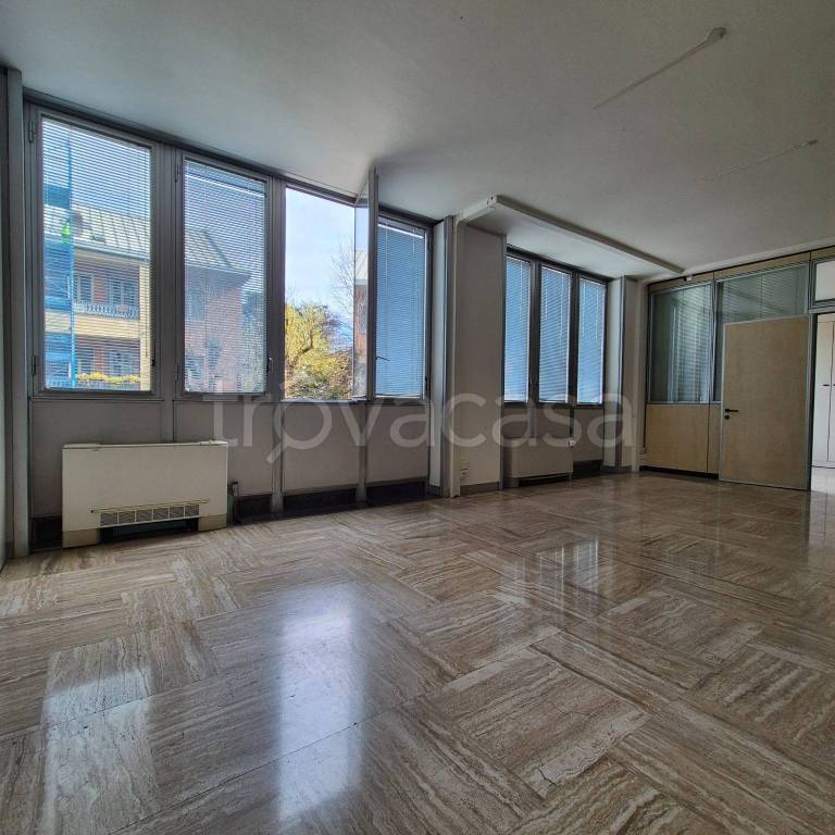 ufficio in vendita a Milano in zona Isola