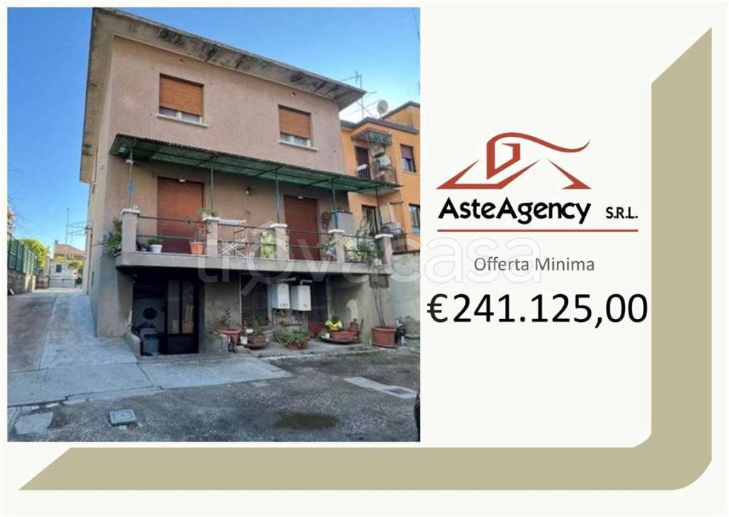 appartamento in vendita a Milano in zona Corvetto