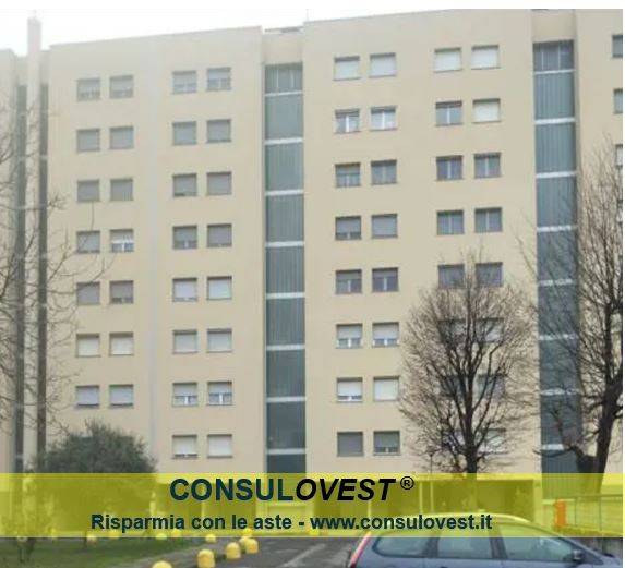 appartamento in vendita a Milano in zona Corvetto