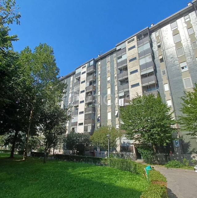 appartamento in vendita a Milano in zona Gallaratese