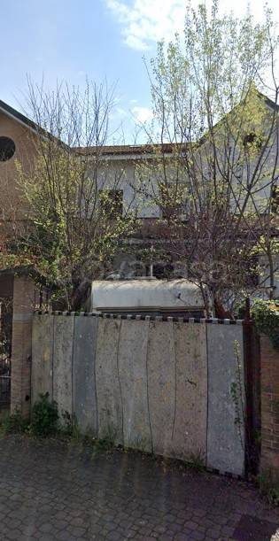 casa indipendente in vendita a Milano in zona Gratosoglio