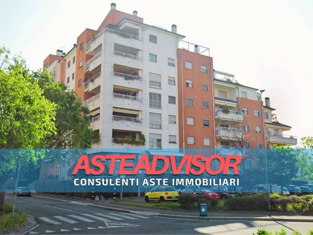 appartamento in vendita a Milano in zona Quarto Oggiaro
