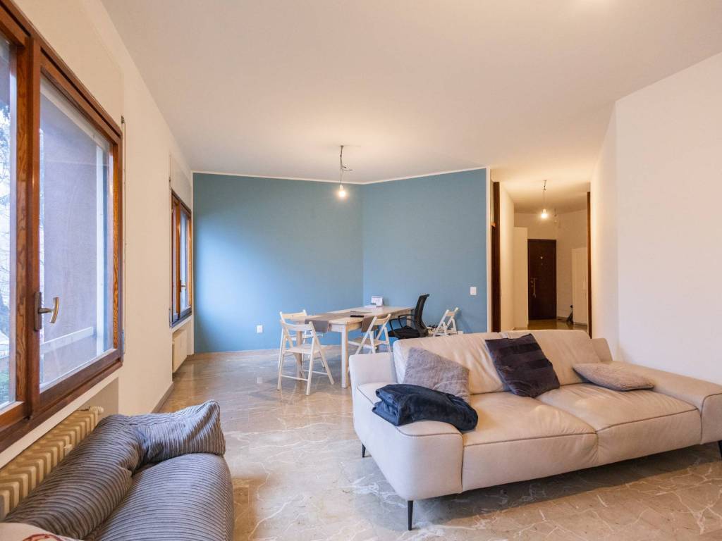 appartamento in vendita a Milano in zona Baggio