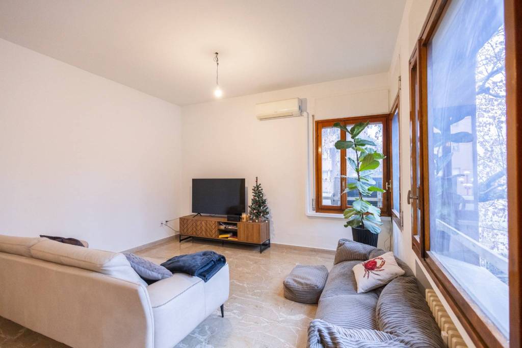 appartamento in vendita a Milano in zona Baggio