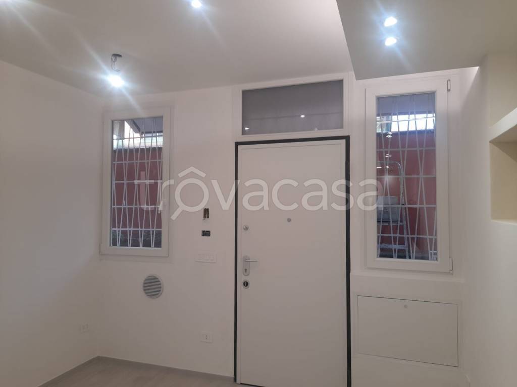 appartamento in vendita a Milano in zona Famagosta