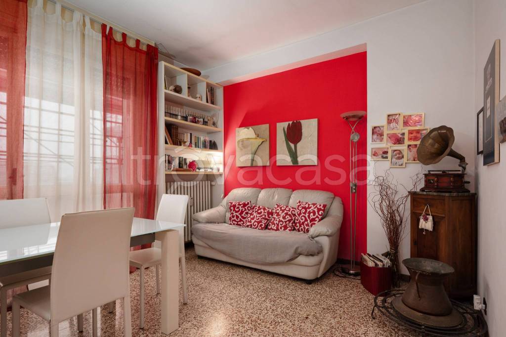 appartamento in vendita a Milano in zona Famagosta