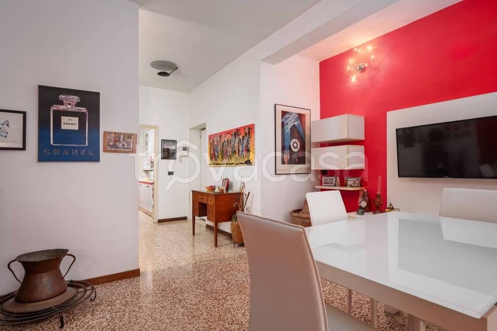 appartamento in vendita a Milano in zona Famagosta