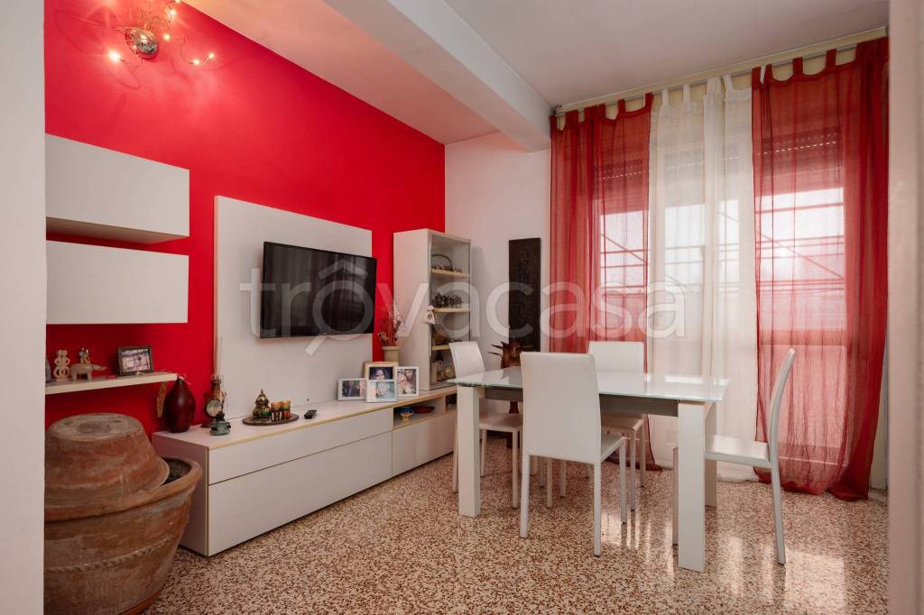 appartamento in vendita a Milano in zona Famagosta