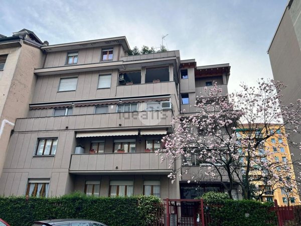 appartamento in vendita a Milano in zona Feltre