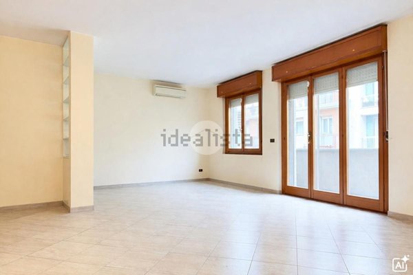 appartamento in vendita a Milano in zona Feltre