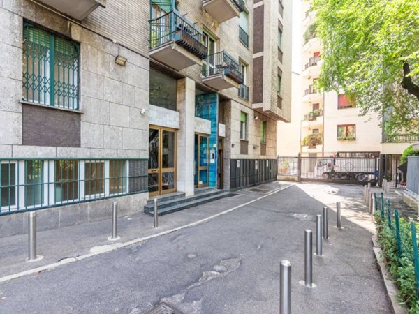 ufficio in vendita a Milano in zona Bocconi