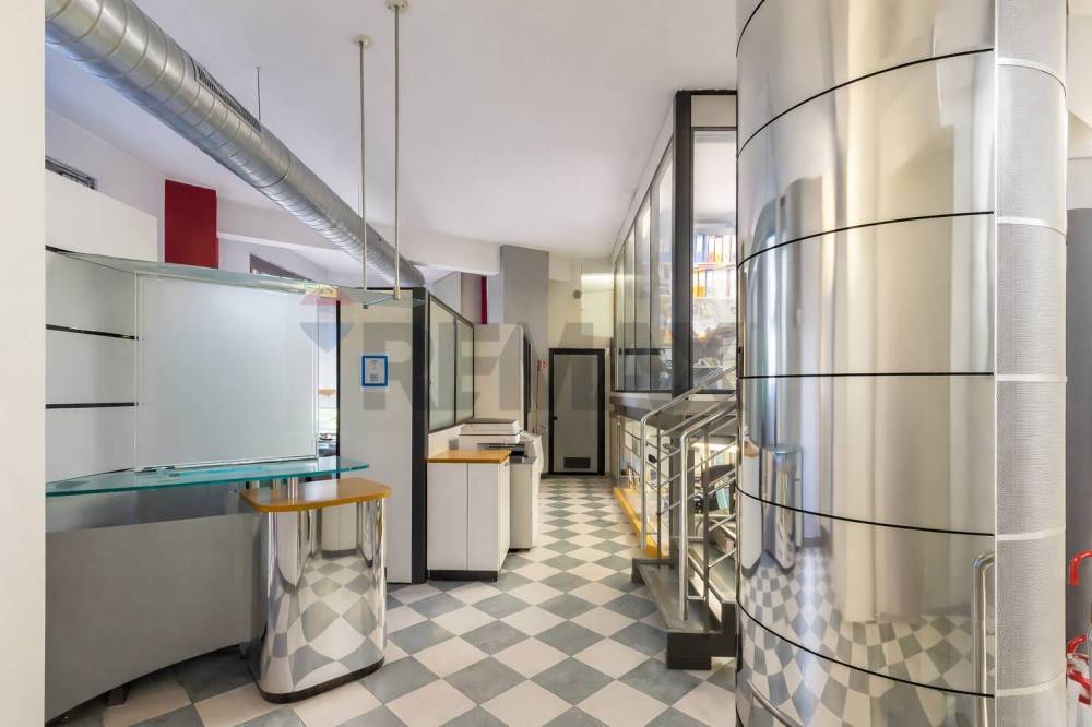 ufficio in vendita a Milano in zona Bocconi