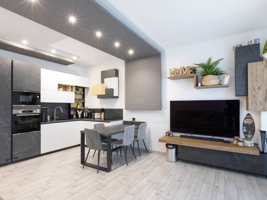 appartamento in vendita a Milano in zona Forze Armate