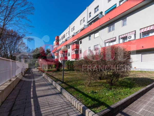 appartamento in vendita a Milano in zona Famagosta