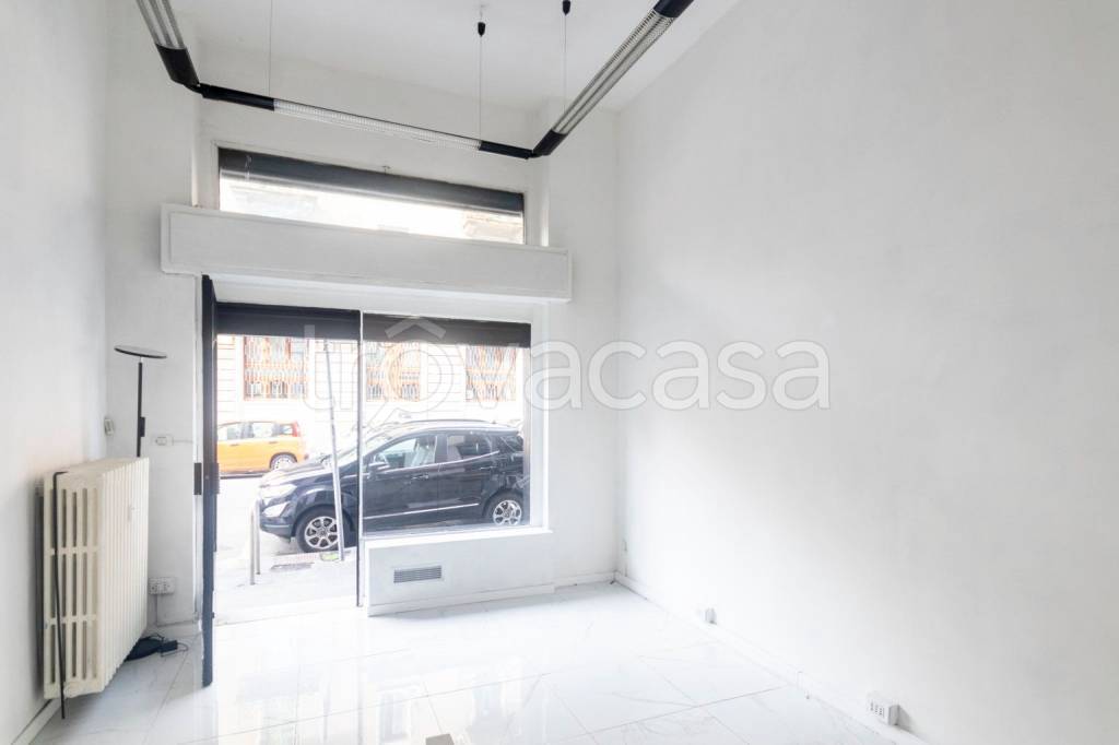 negozio in vendita a Milano in zona Corvetto