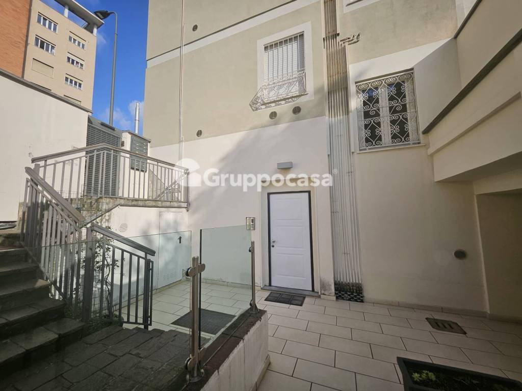 appartamento in vendita a Milano in zona Cascina dei Pomi