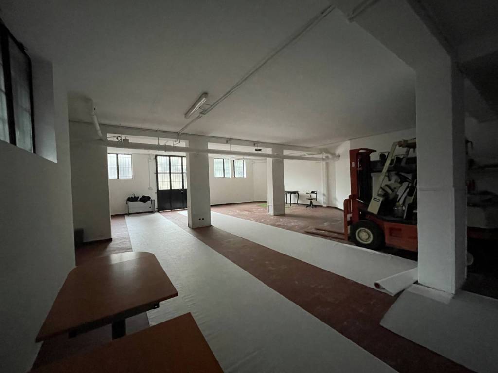 negozio in vendita a Milano in zona Crescenzago