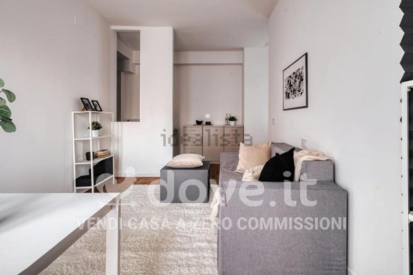 appartamento in vendita a Milano in zona Lorenteggio