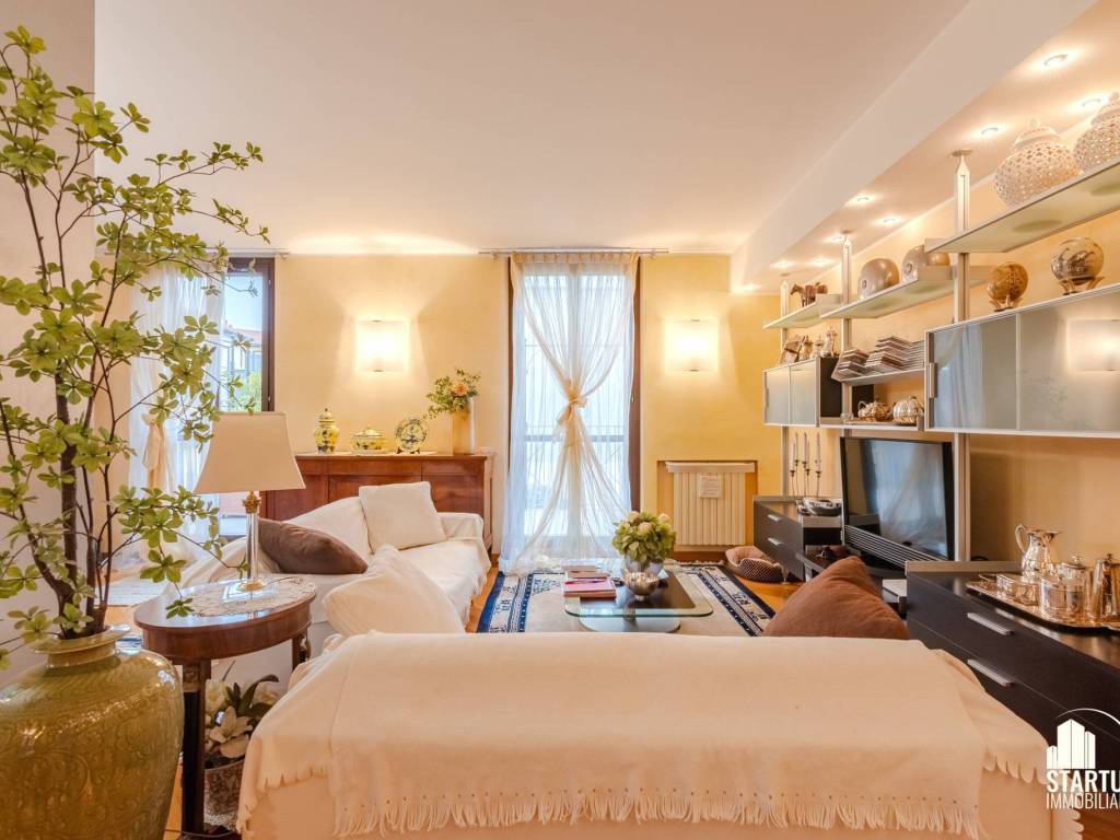 appartamento in vendita a Milano in zona Piazzale Lodi