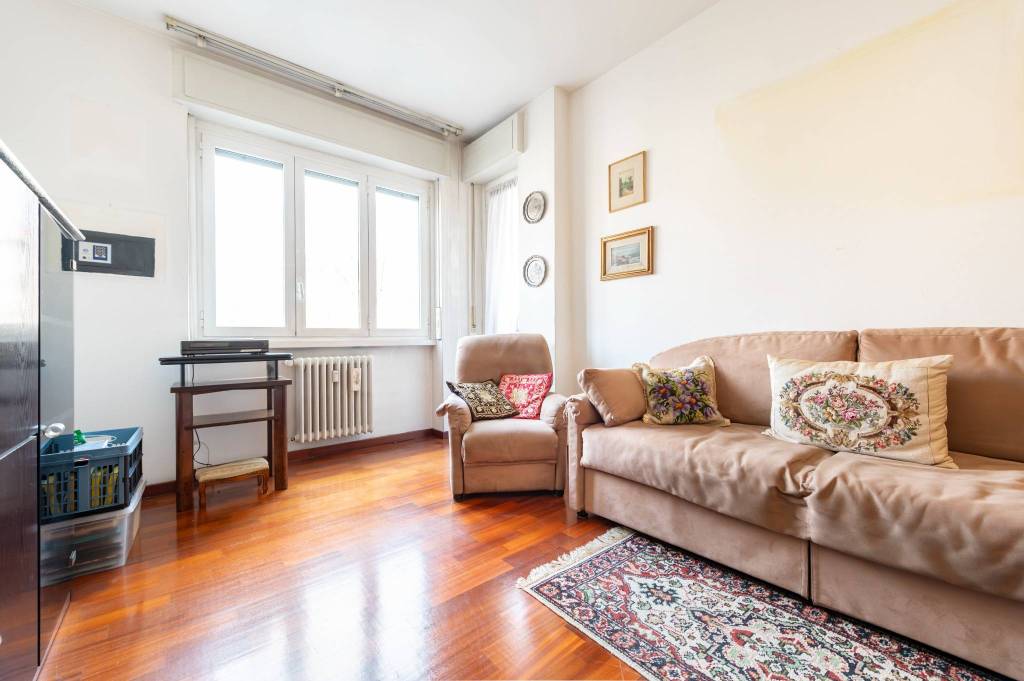 appartamento in vendita a Milano in zona Lorenteggio