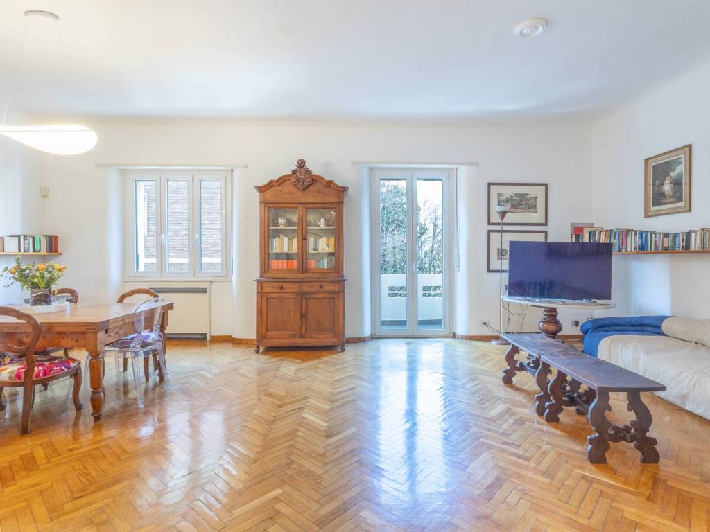 appartamento in vendita a Milano in zona Porta Nuova