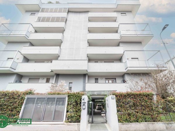 appartamento in vendita a Milano in zona Adriano