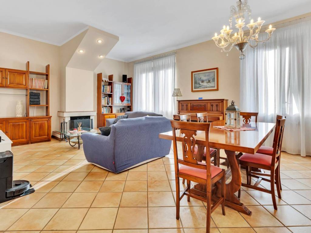 appartamento in vendita a Milano in zona Città Studi