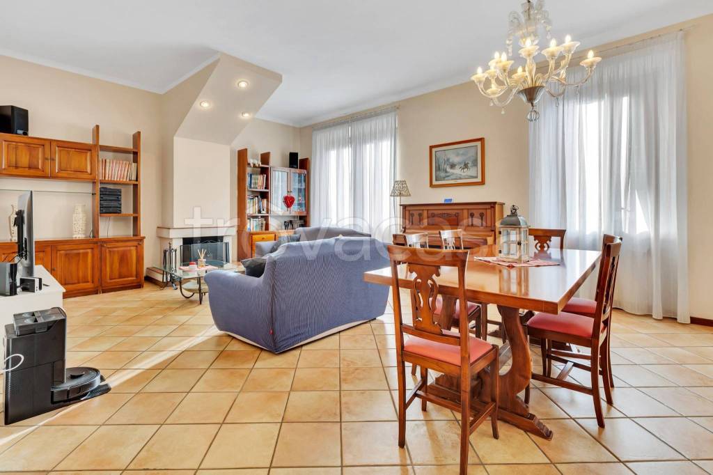 appartamento in vendita a Milano in zona Città Studi