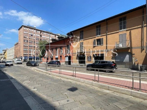 intera palazzina in vendita a Milano in zona Porta Romana