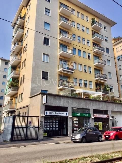 negozio in vendita a Milano in zona Piazzale Lodi