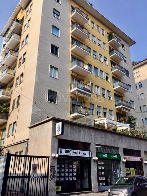 negozio in vendita a Milano in zona Piazzale Lodi