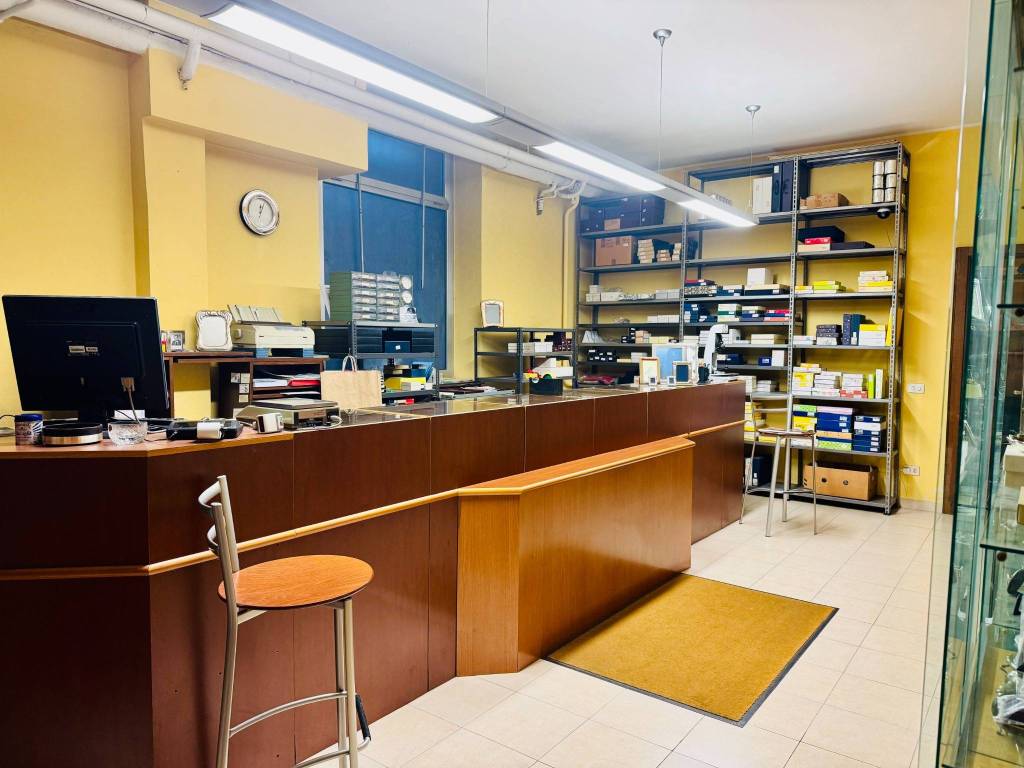 locale commerciale in vendita a Milano in zona Centro Storico