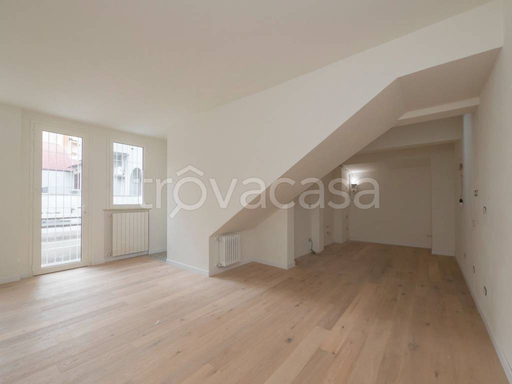 appartamento in vendita a Milano in zona Porta Vittoria